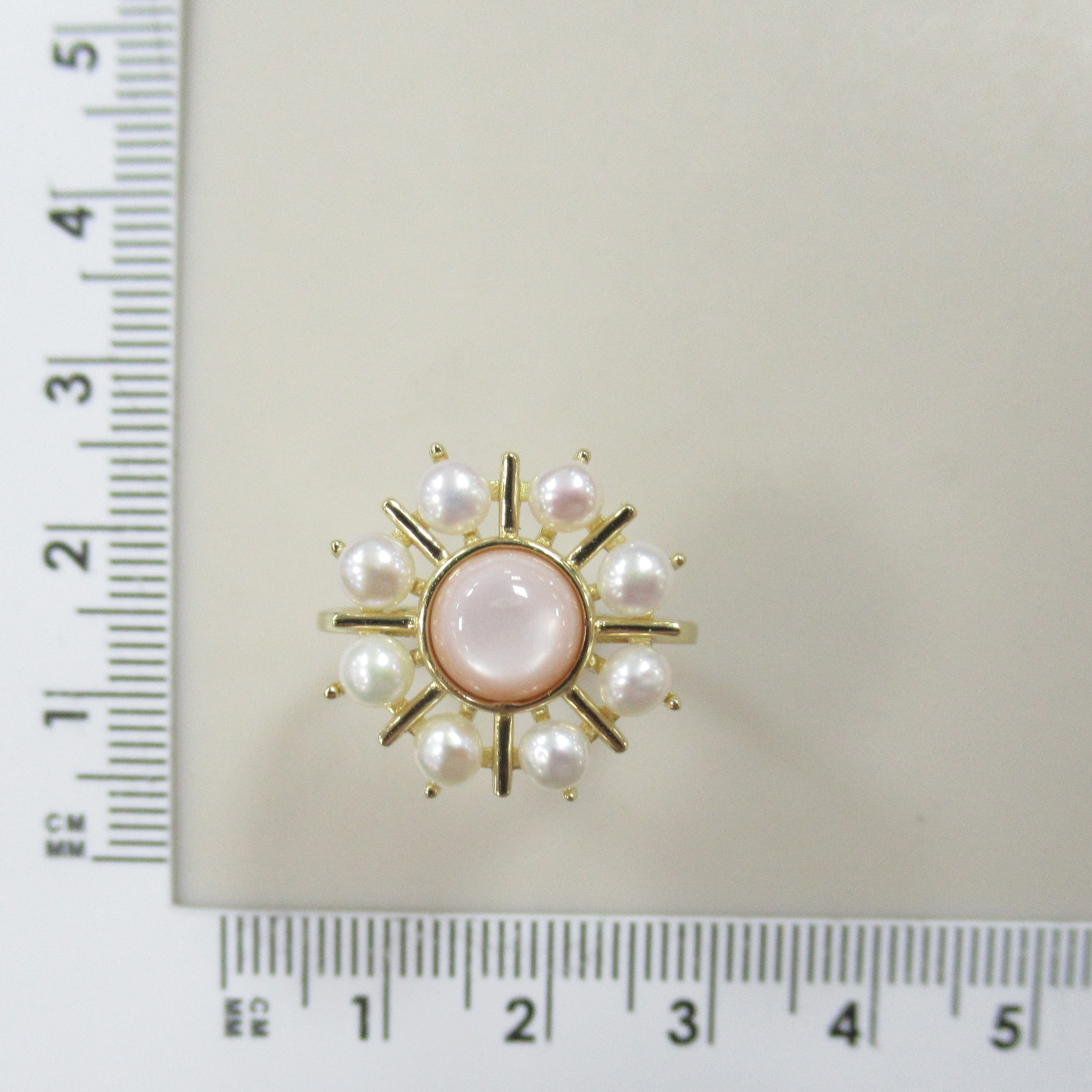 Серебряное кольцо с перламутром и жемчугом.